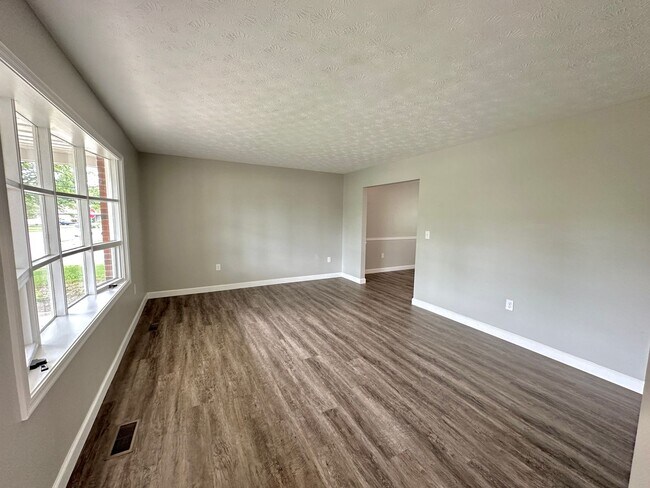Building Photo - 302 Overland Trl, Miamisburg
