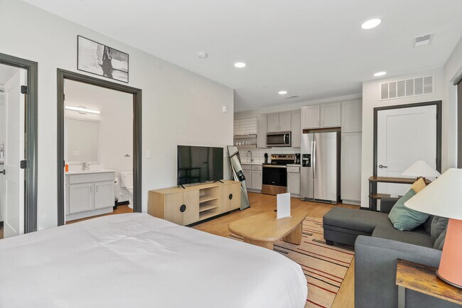 Building Photo - 423 E Michigan St