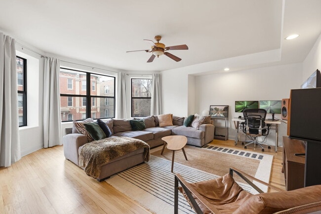 Foto del edificio - 2735 N Kimball Ave