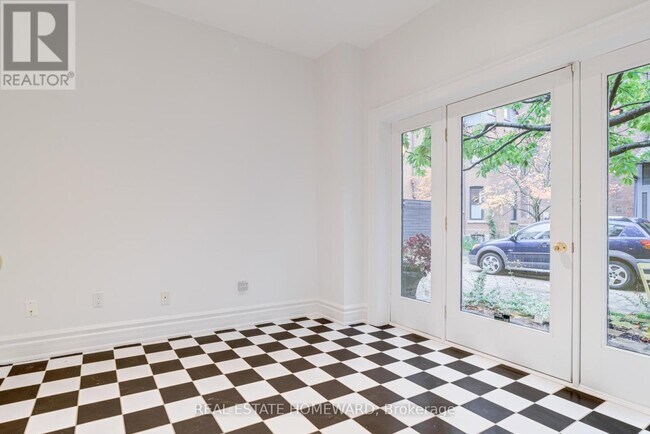 Photo du bâtiment - 12 Admiral Rd