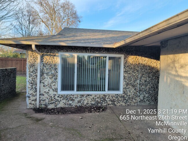 Foto del edificio - 665 NE 26th St