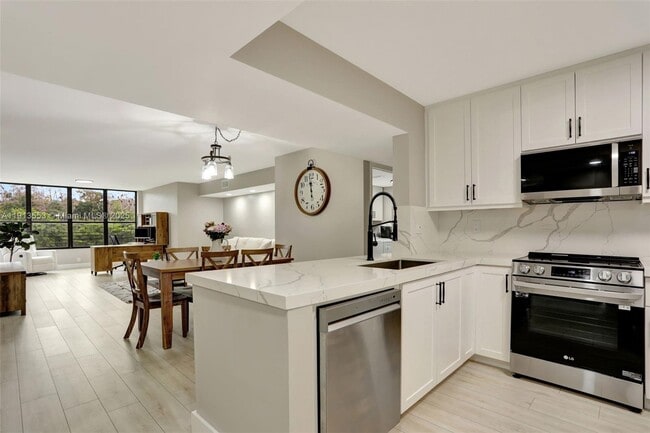 Foto del edificio - 2660 Carambola Cir N