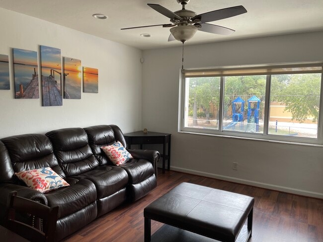 Living Room - 1001 SE 16th St