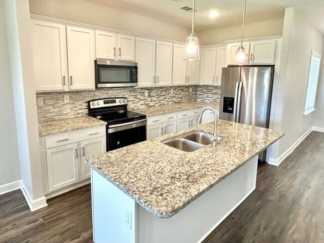Building Photo - Now Leasing a 4-Bedroom 3 Bath In Somervil...