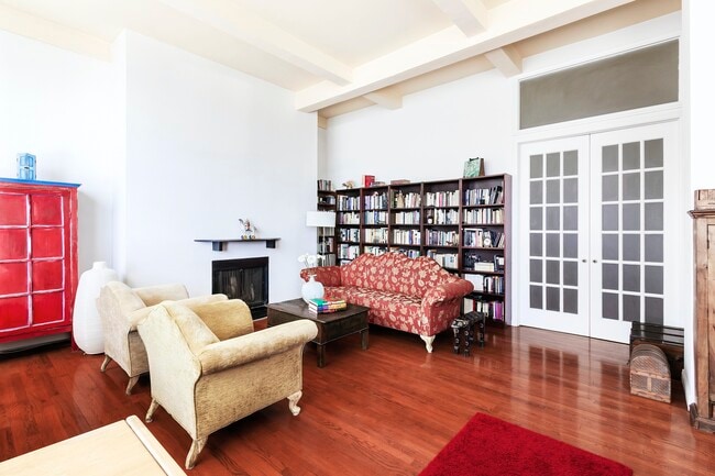 Building Photo - Fully Furnished Village Loft!