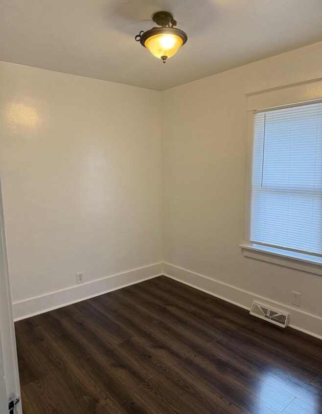 Building Photo - 253 20th Pl