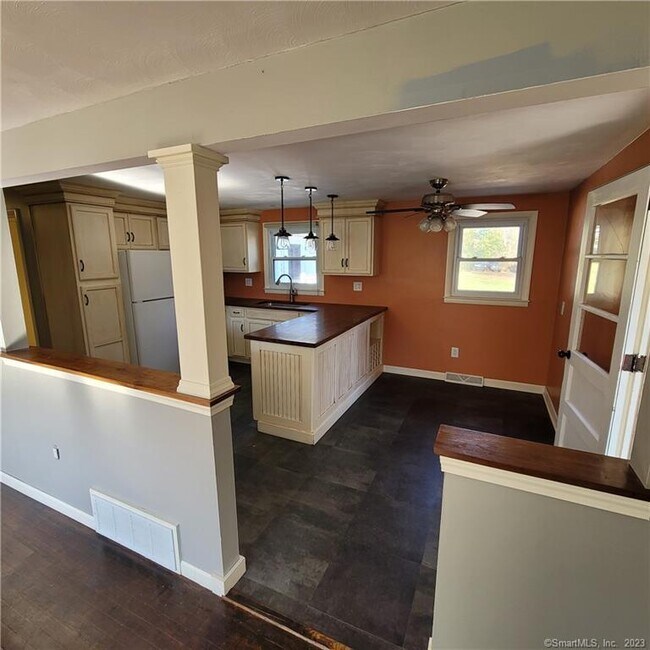 Building Photo - 189 Windsorville Rd