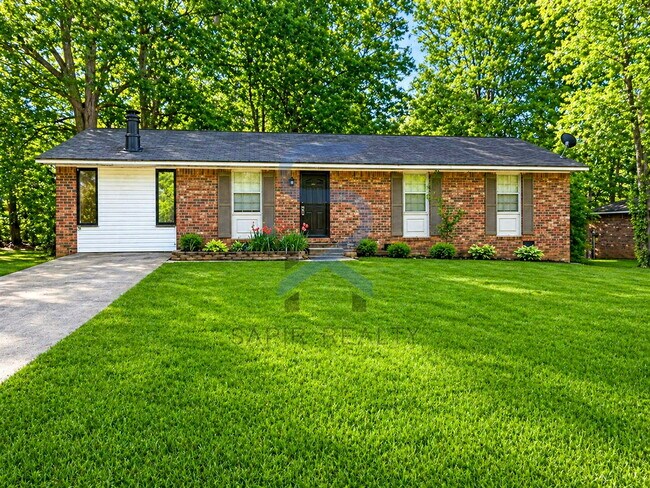 Building Photo - Charming 3-Bed Home on Iron Gate Blvd: Cozy Comfort in 1075 Sq Ft, Jonesboro!