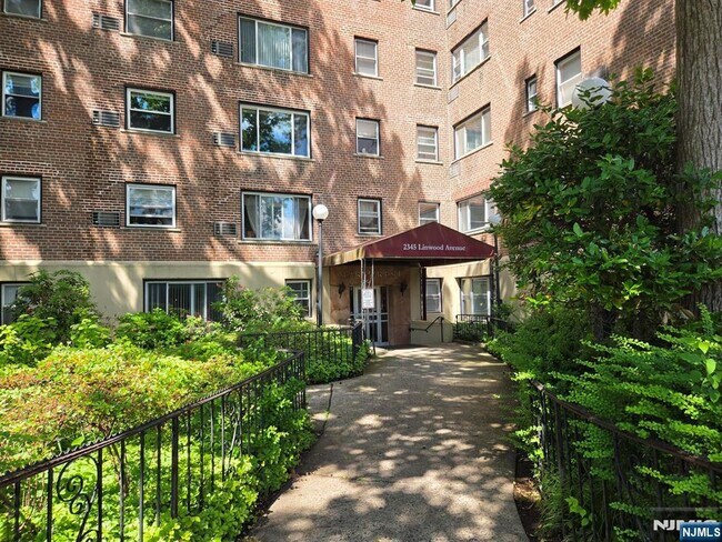 Foto del edificio - 2345 Linwood Ave