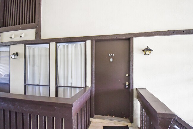 Foto del edificio - 40 Club House Dr