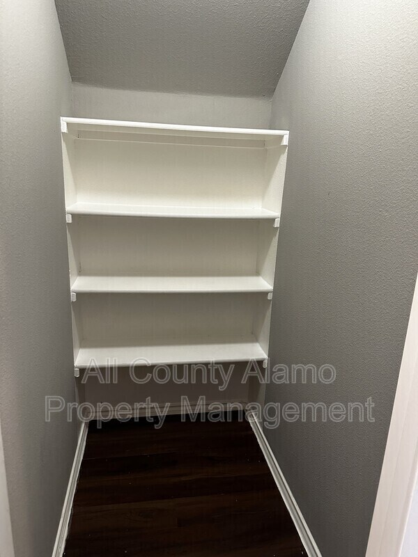 Building Photo - 10710 Mathom Landing