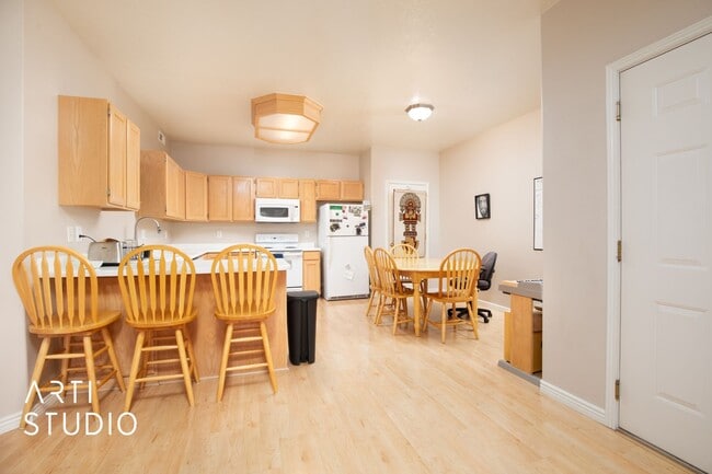 Building Photo - 331 Belmont Pl