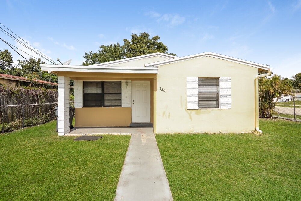 Foto principal - 5201 SW 24th St