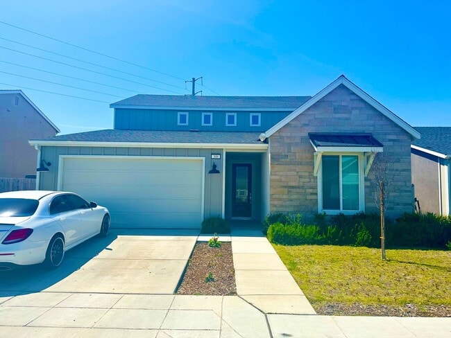 Building Photo - Newly Built 4/3.5 Lennar with In-Law Suite