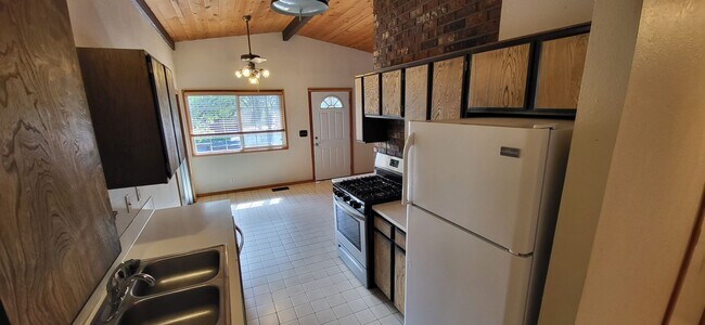 Foto del edificio - 2 bed 1.5 bath Downtown Bend - Large Master - Fenced Yard