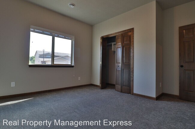 Foto del edificio - 3 br, 2 bath Apartment - 7119-7121 S Hanso...