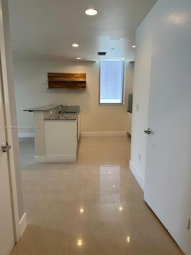 Building Photo - 1050 Brickell Ave