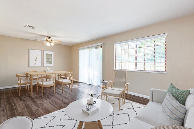 Apartamentos Canyon Woods — foto de la comunidad - Canyon Woods