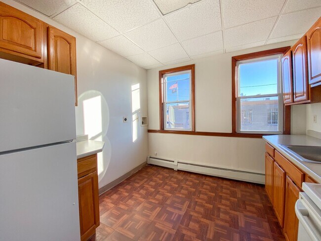 Foto del edificio - 1-3 Webster St / Amauta Apartments LLC