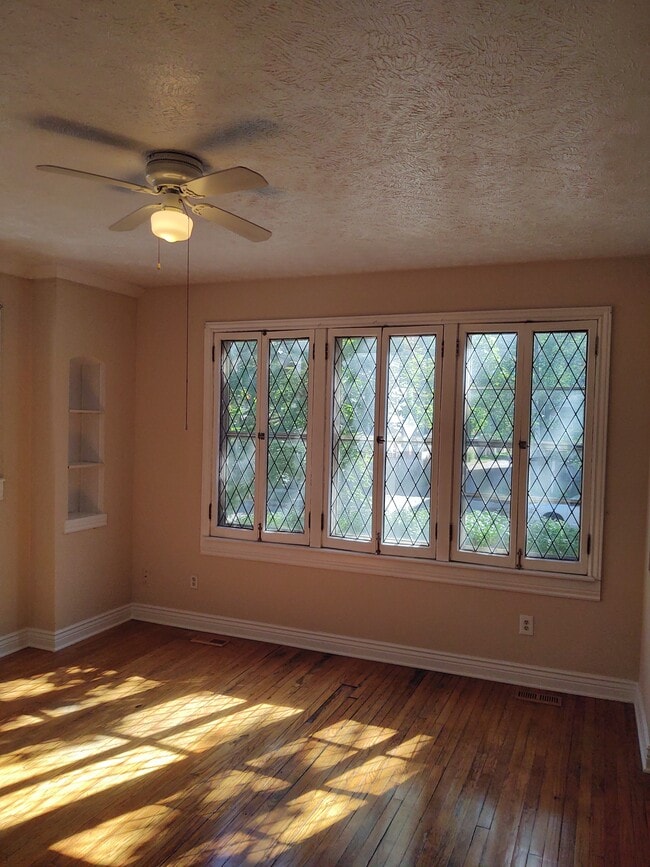 Sala de estar vista sur - 821 W South St