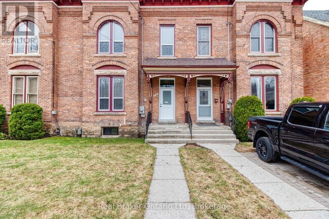 Photo du bâtiment - 944 5th Ave E