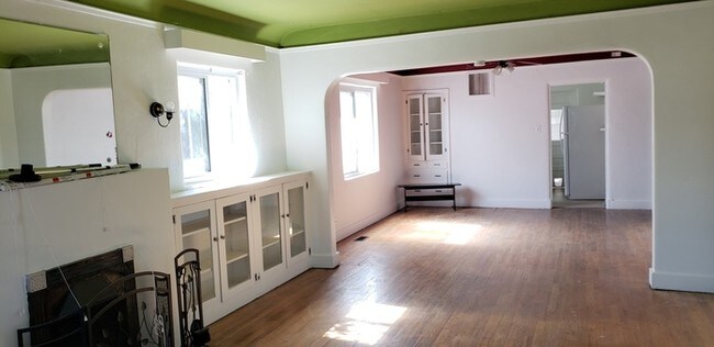 Building Photo - 2128 Coal Ave, Apt A