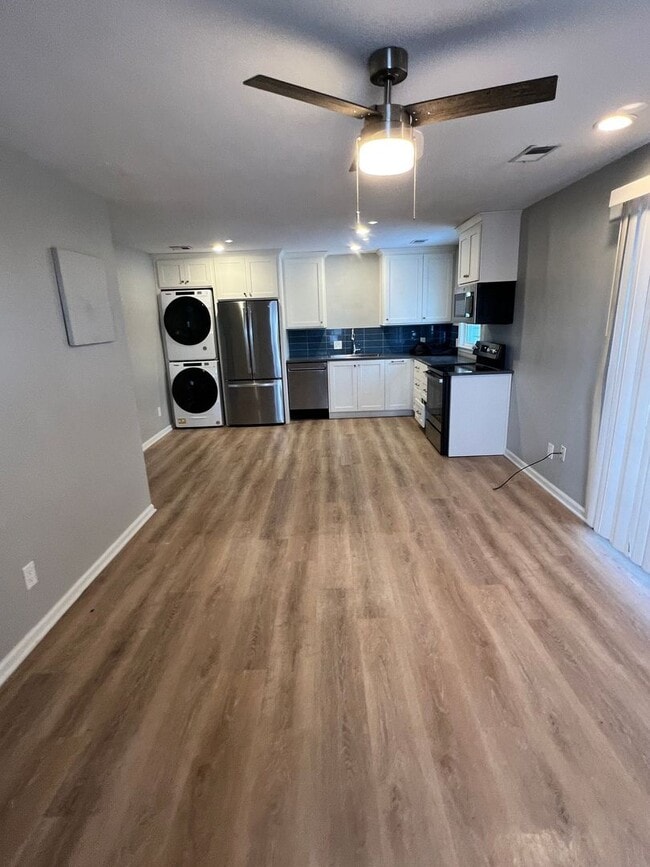 Foto del edificio - Modern 2-Bedroom Apartment with Washer & Dryer!