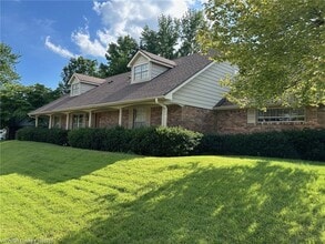 Building Photo - 2100 S 70th St