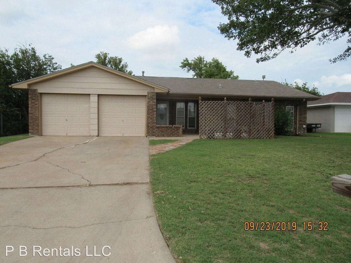 Primary Photo - 3 br, 2 bath House - 2606 NE Lake Ave