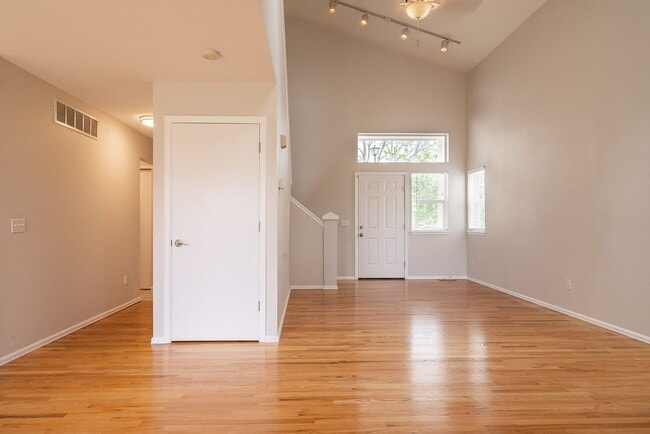Building Photo - 2217 Ashwood Ln