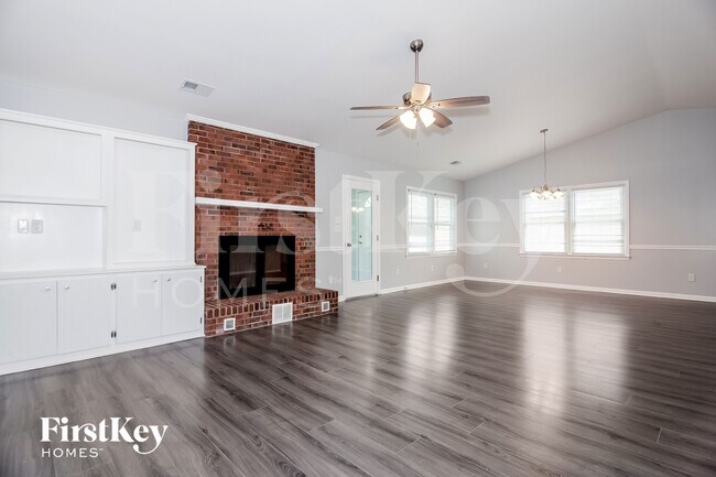 Foto del edificio - 3541 Heather Ln