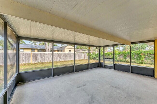 Foto del edificio - 2151 Upton Ave