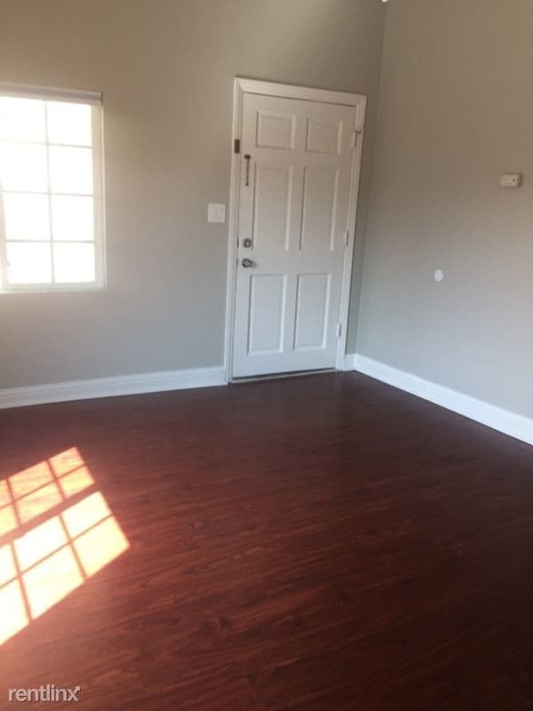 Building Photo - 1 br, 1 bath Apartment - 3930 W 28th St