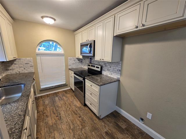 Building Photo - 1630 Dell Oak Dr