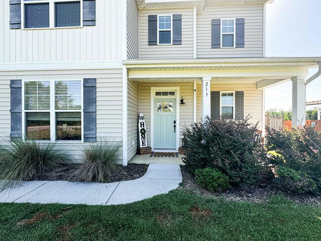 Building Photo - 213 Grandview Dr