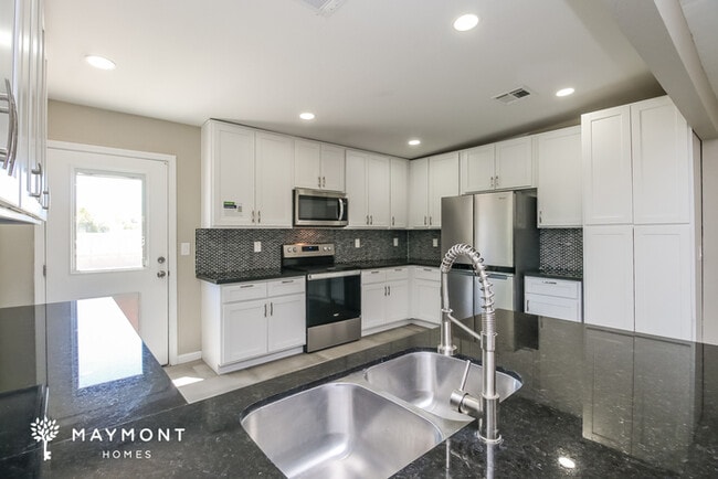 Building Photo - 1228 N Freestone Cir