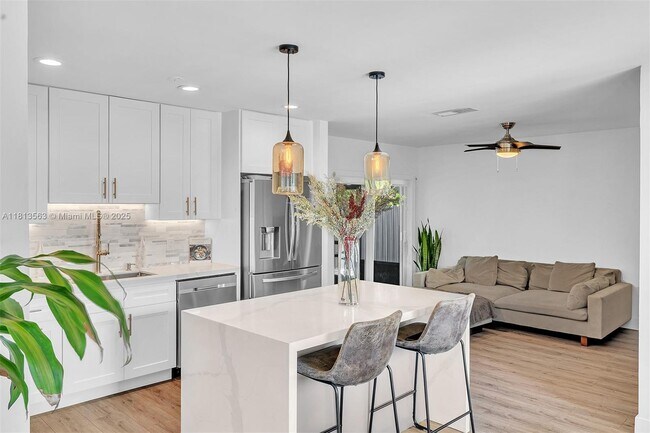 Foto del edificio - 801 NE 81st St