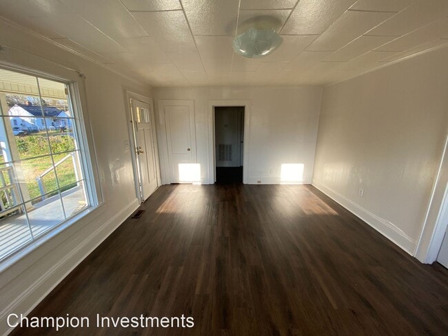 Building Photo - 2 br, 1 bath House - 823 Kings Road