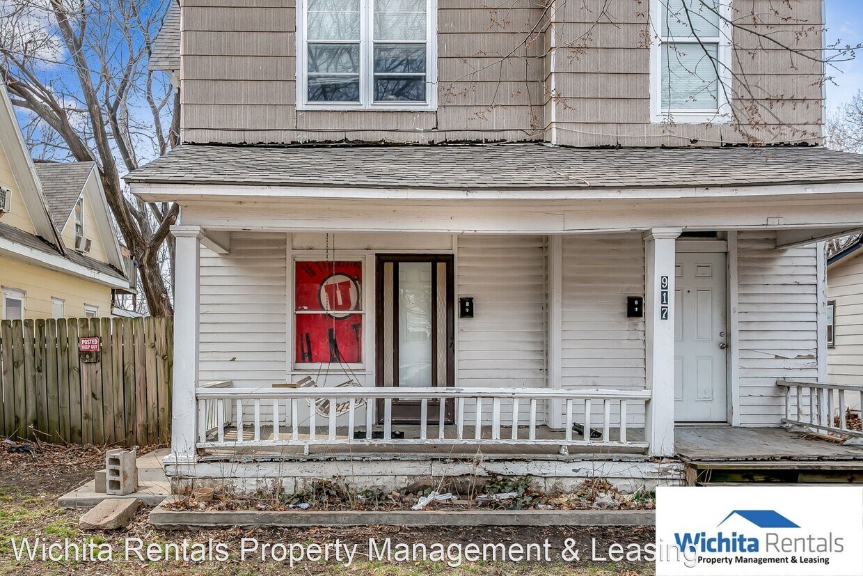 Primary Photo - 2 br, 1 bath House - 917 S. Topeka Ave #1
