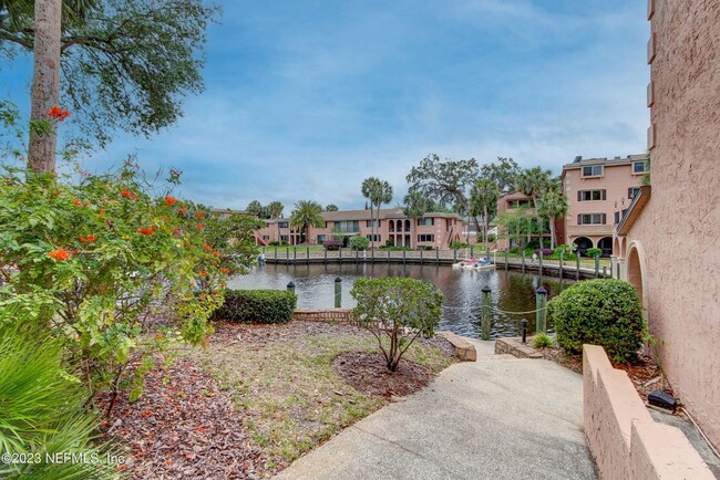 Building Photo - This beautifully remodeled 2 bedroom, 2 ba...