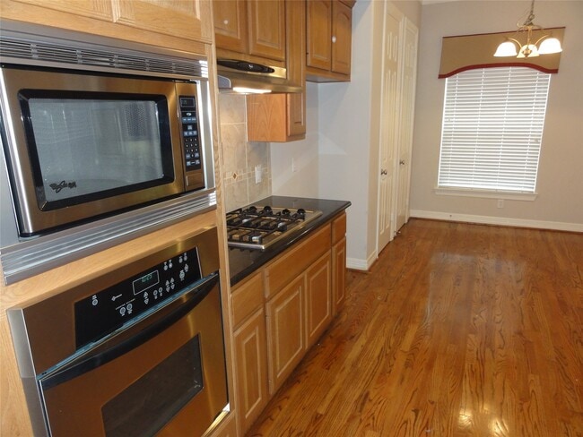 Building Photo - 3211 Holly Crossing Dr