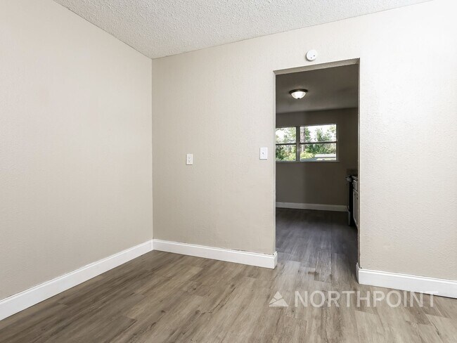 Foto del edificio - 3 BR/1BA | Newly Renovated Single Family Home | Screened in Patio and carpot | Huge backyard!