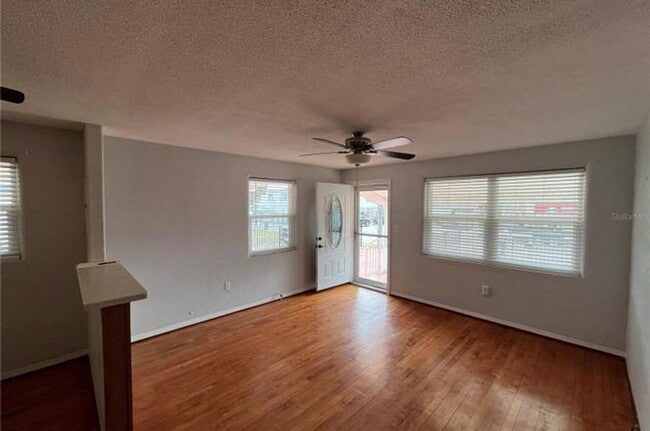 Building Photo - 2 Bedroom in Edgewater