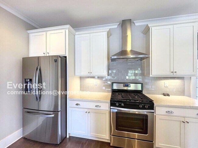 Foto del edificio - 3423 Sawyer Dr