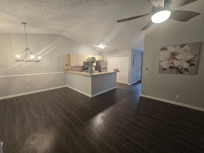 Foto del edificio - 6764-8 Willowbrook - Stewarts Creek