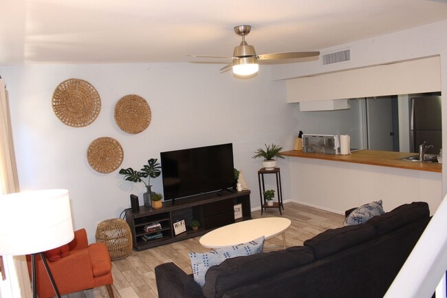 Building Photo - Scottsdale Condo