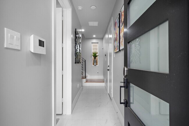 Foto del edificio - 3513 Hutchins St