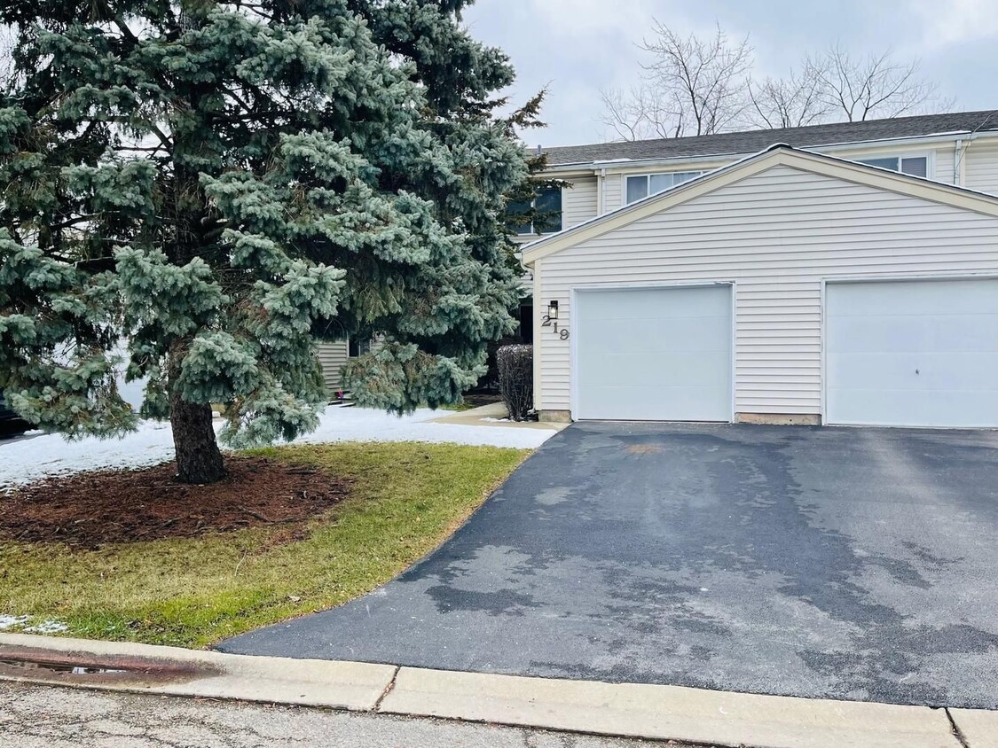 Primary Photo - Updated 4 bd 2.5 ba plus a den spacious to...