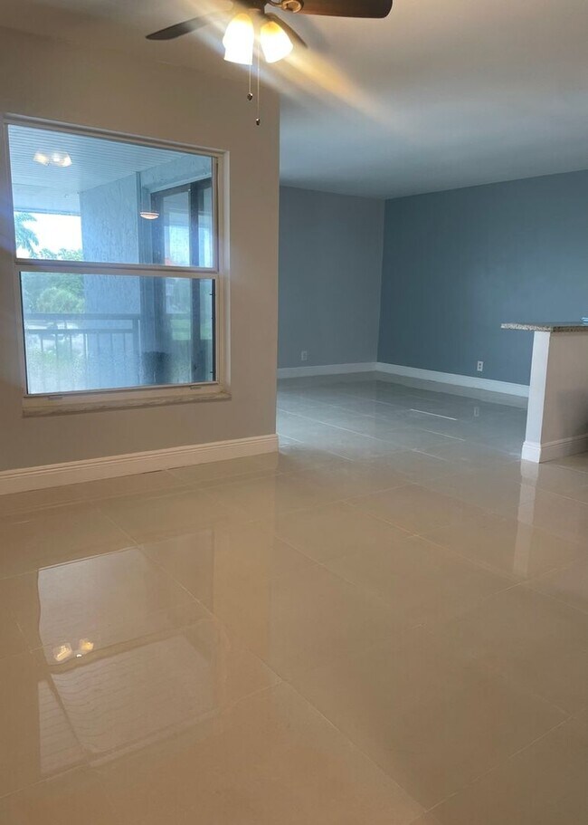 Building Photo - Charming Apartment in Fort Lauderdale