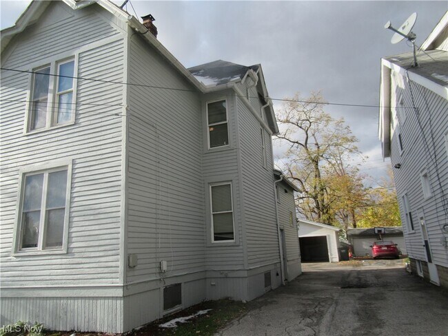 Building Photo - 67 Woodrow Ave